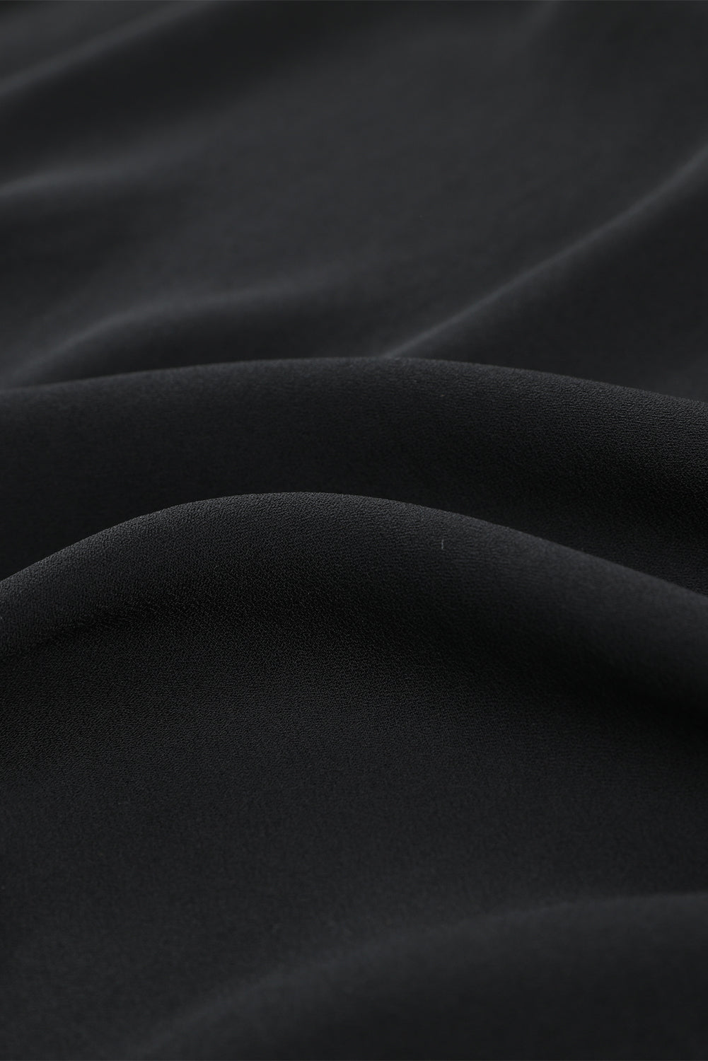 Vestido con abertura frontal y tirantes finos de lentejuelas negras - EBEPEX