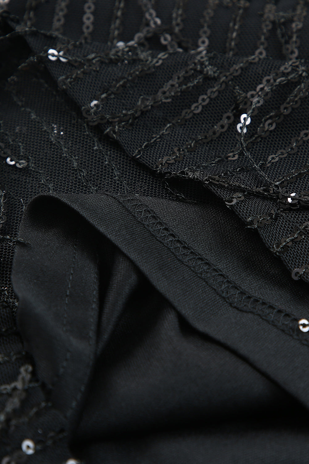 Mini vestido negro con flecos y lentejuelas