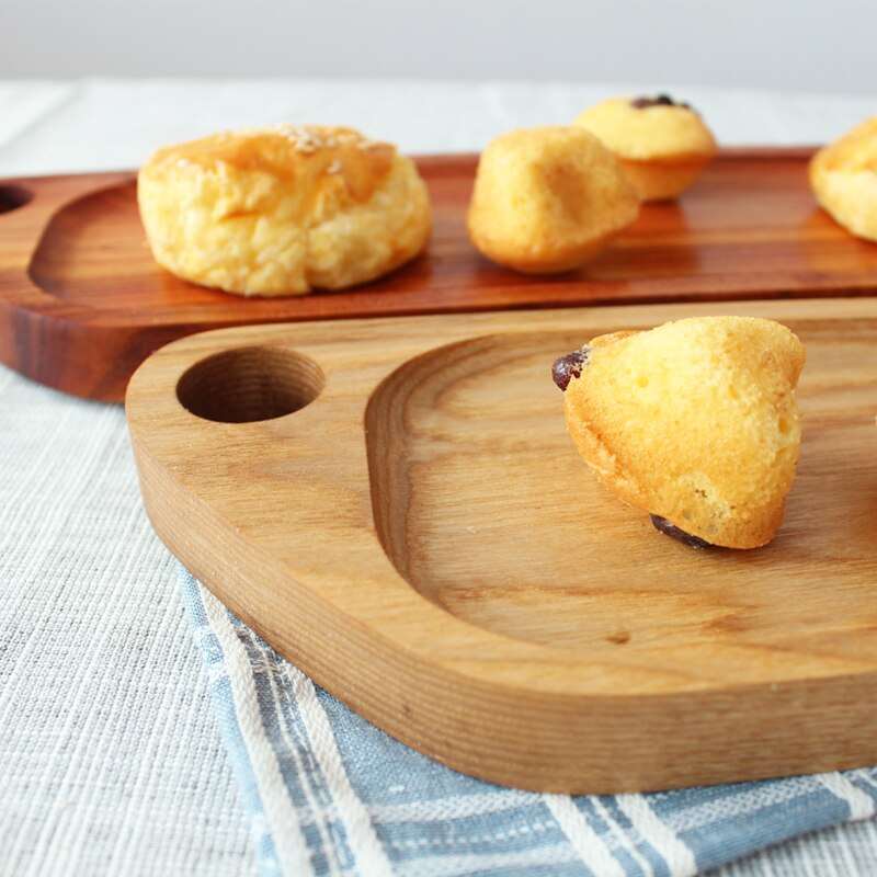 Platos de comida en madera estilo japones
