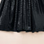 Mini vestido negro con espalda abierta y cintura alta con lentejuelas